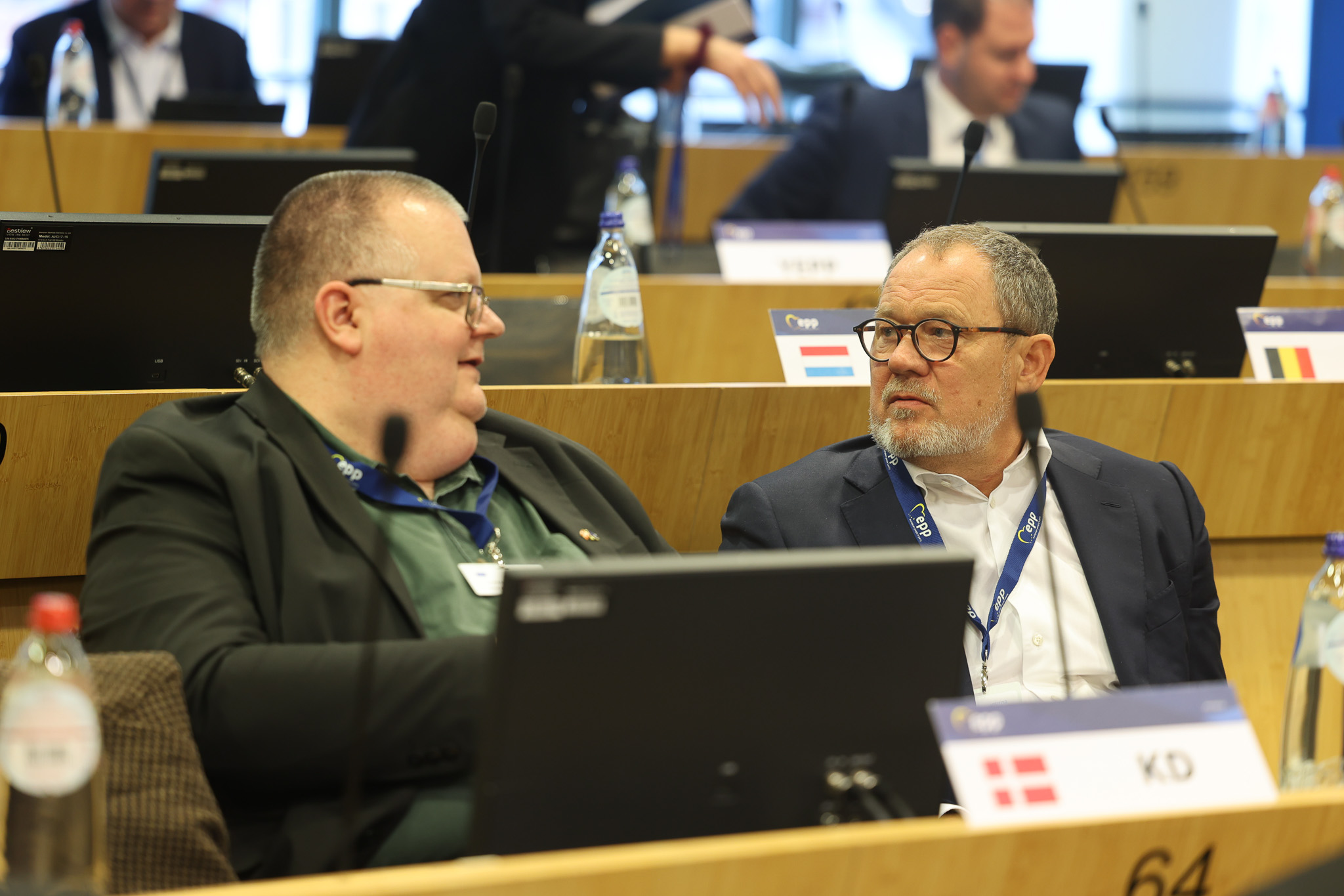 Niclas Aarestrup og partiformand Jeppe Hedaa til EPP Political Assembly i Bruxelles