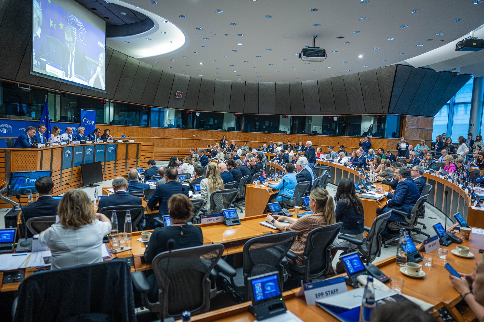 Plenarsalen under EPP Political Assembly i Bruxelles