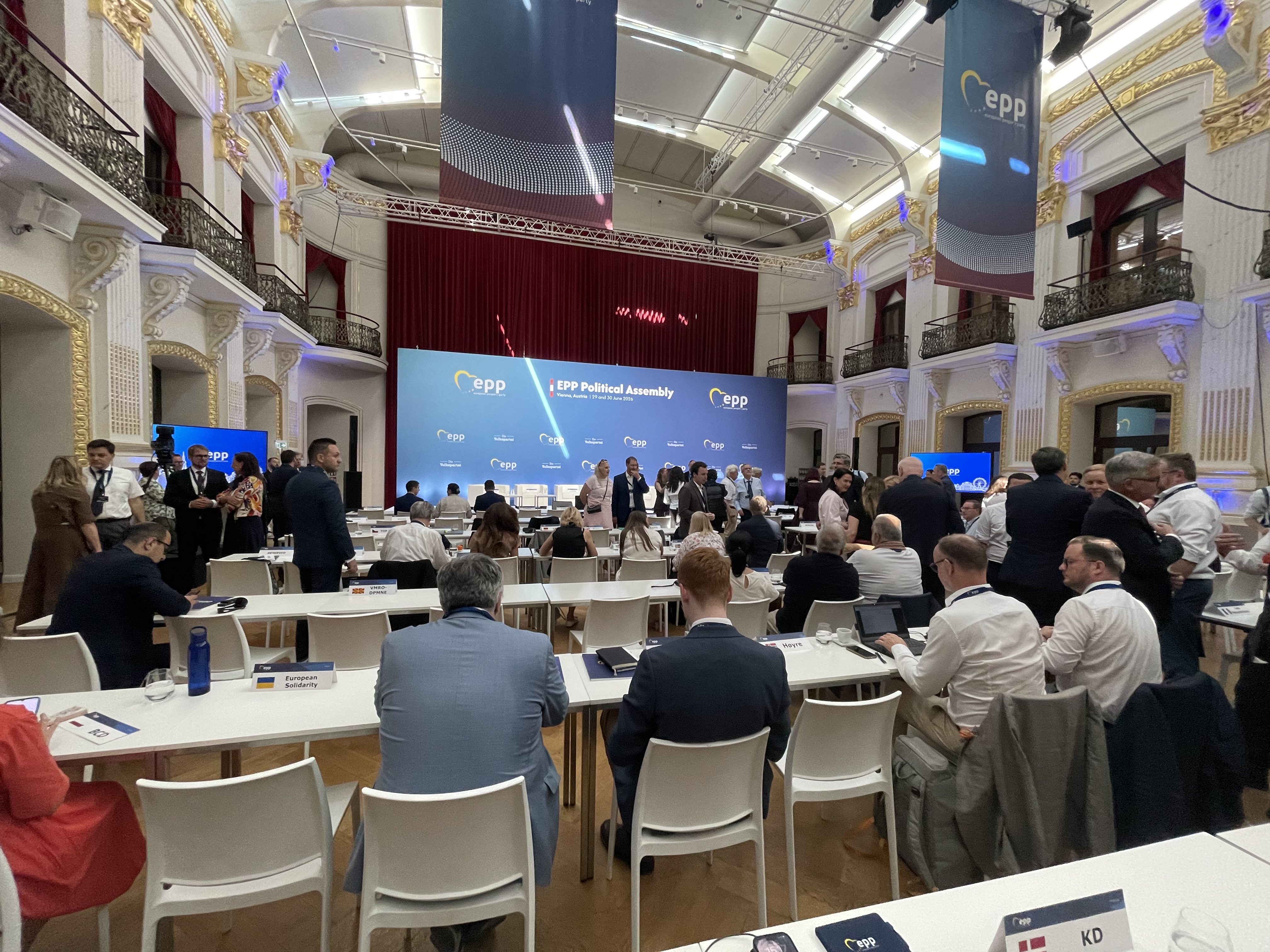 Plenarsalen i Sofiensäle under EPP Political Assembly i Wien