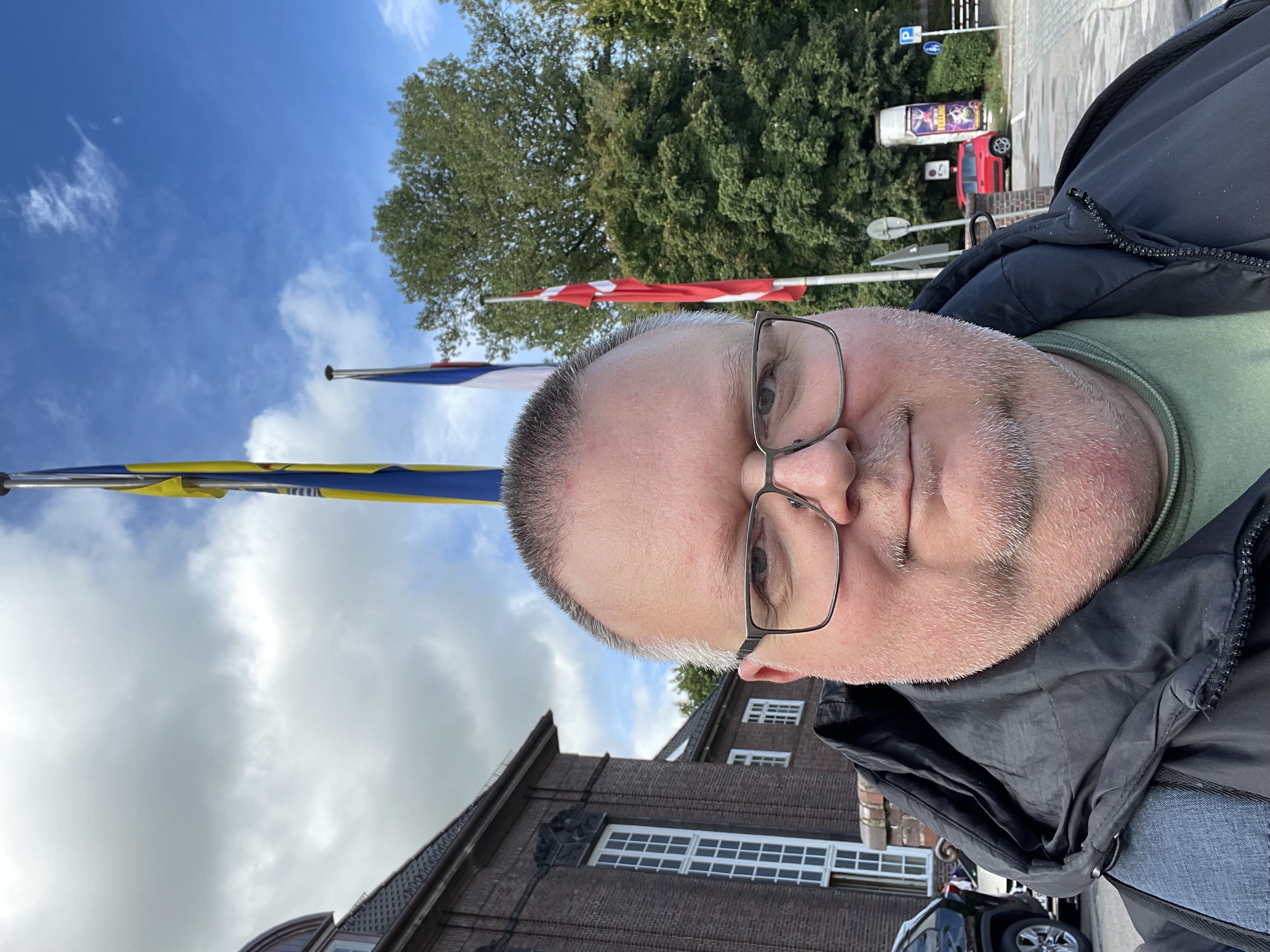 Selfie af Niclas Aarestrup foran banegården i Flensburg