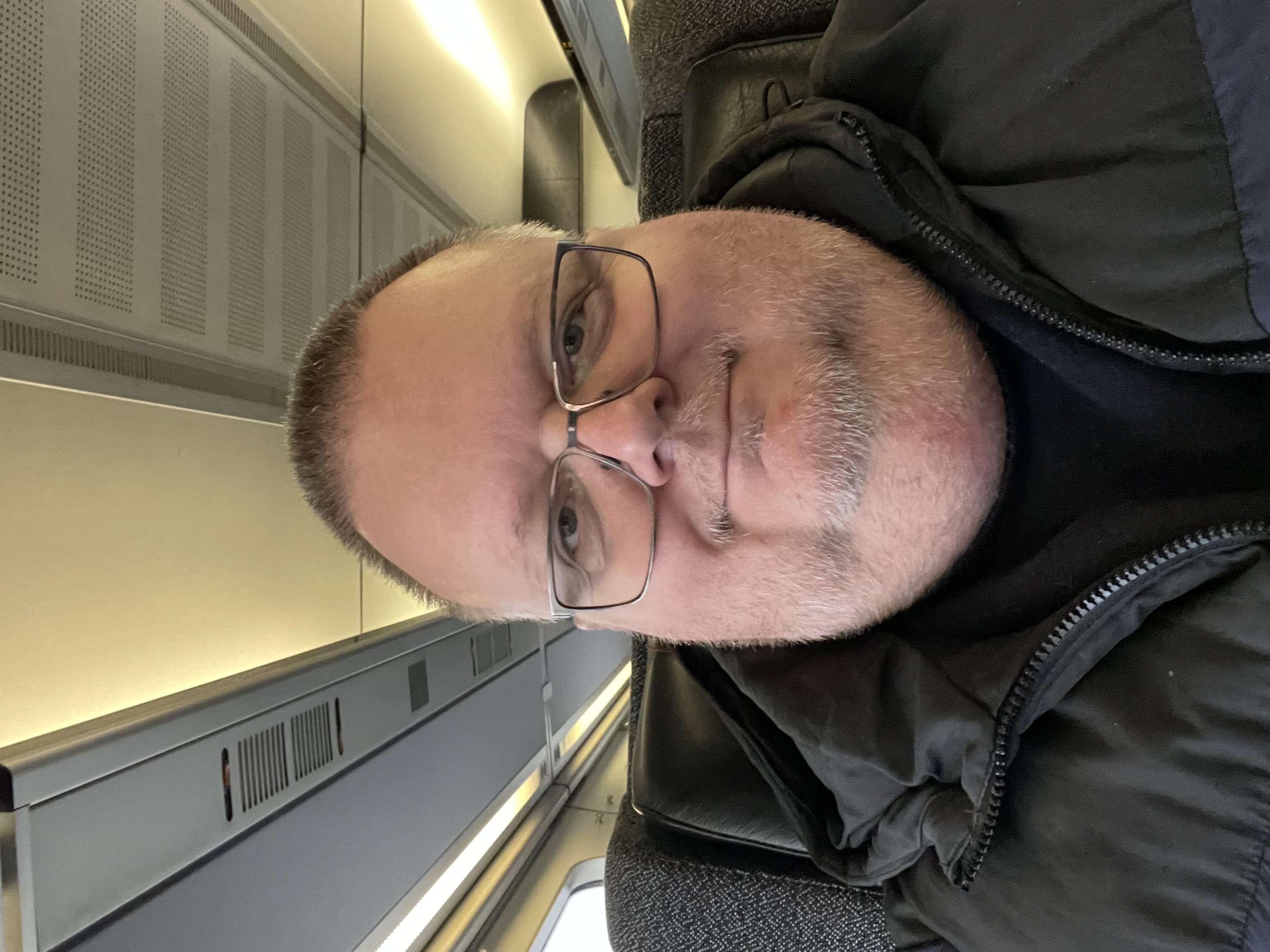 Selfie af Niclas Aarestrup i et tog på vej til Stuttgart